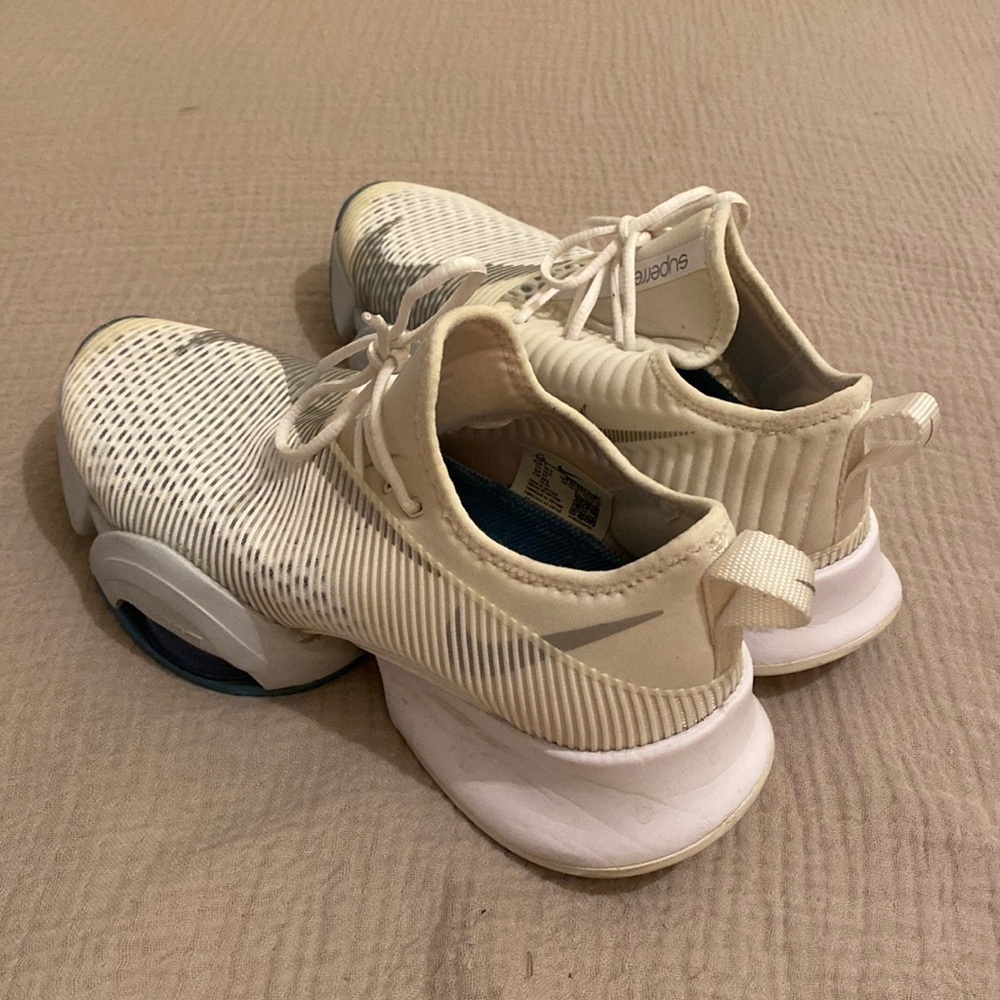 NIKE SUPERREP Off-White and Light Gray Running Shoes. Size 7.5 - Picture 12 of 13